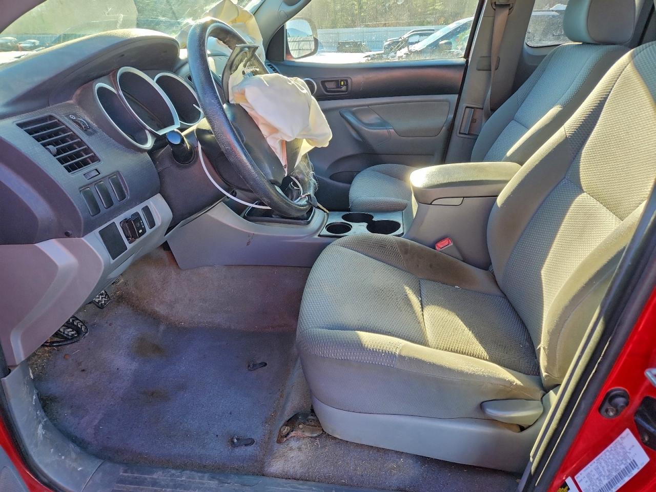 Toyota Tacoma Access Cab Image 4
