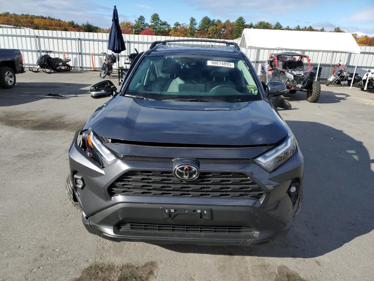 Toyota RAV4 Xle Premium Image 3