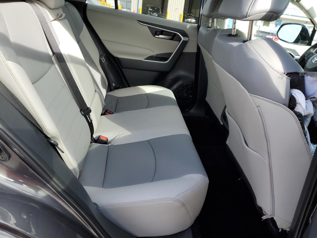 Toyota RAV4 Xle Premium Image 11