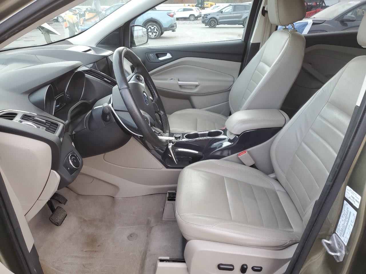 Ford Escape Titanium Image 9