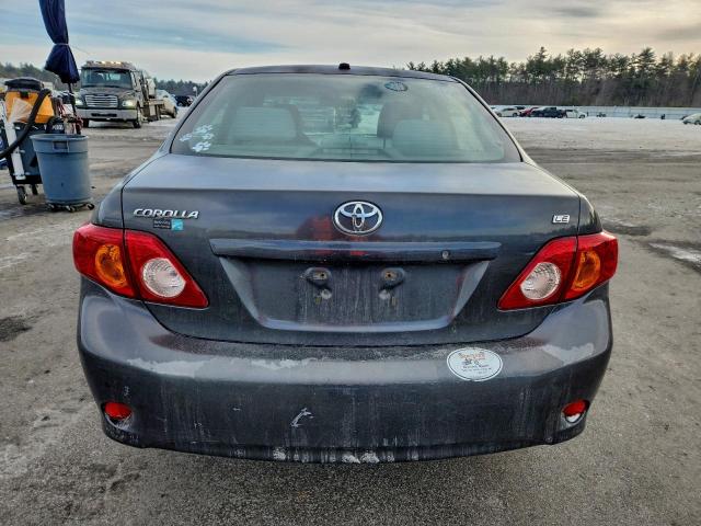 Toyota Corolla Base Image 10