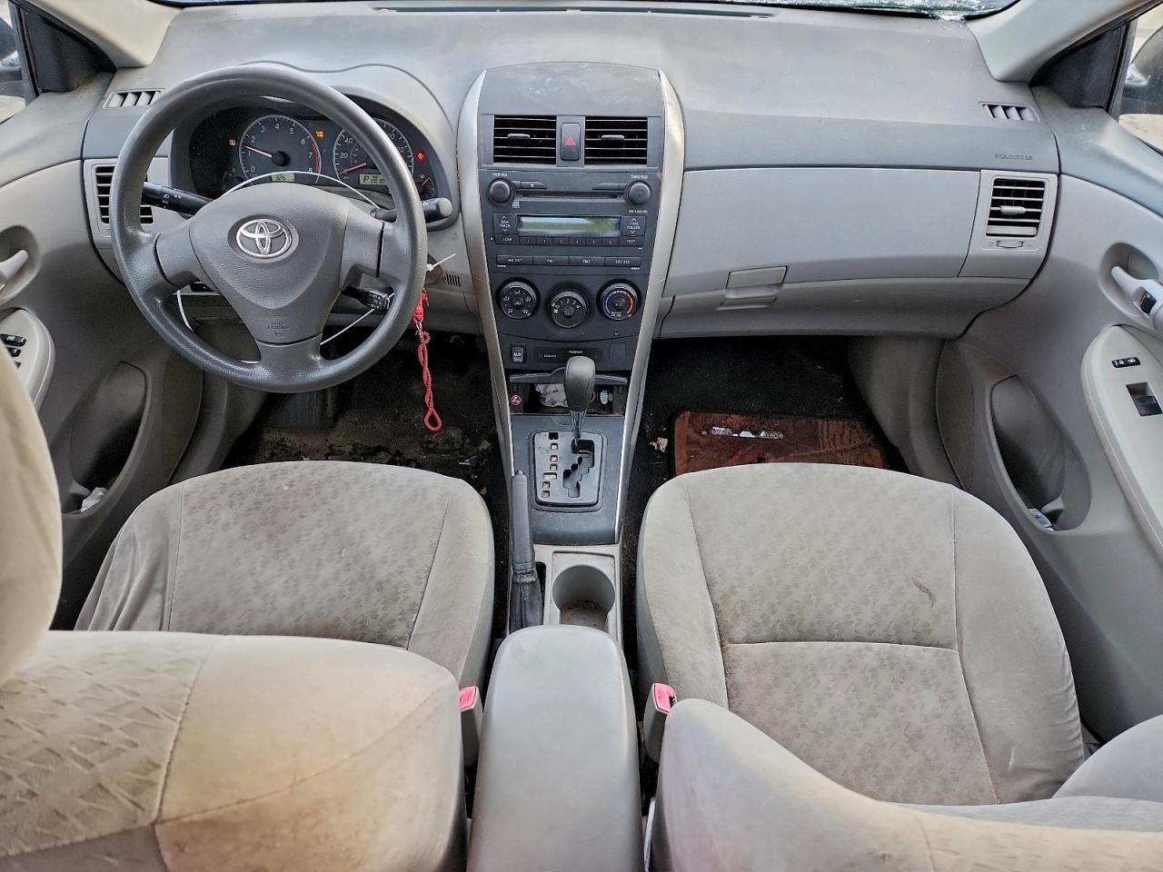 Toyota Corolla Base Image 9