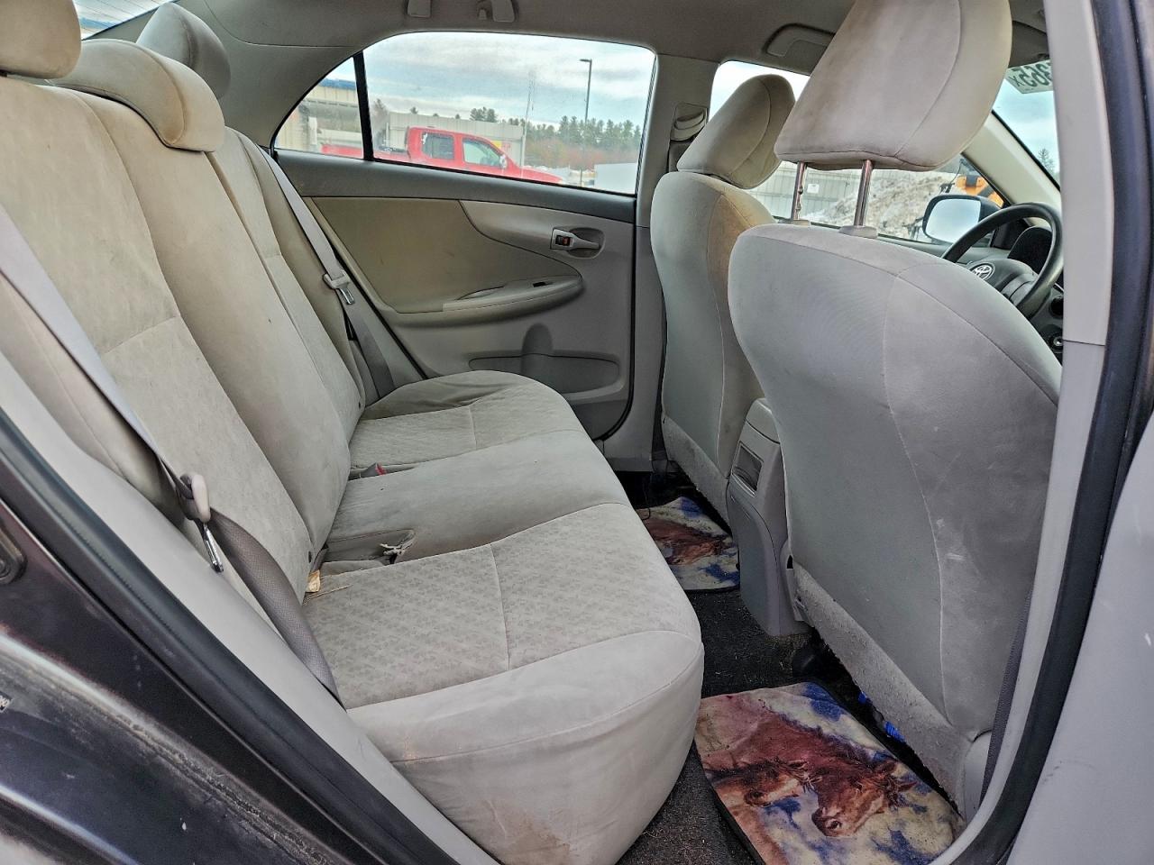 Toyota Corolla Base Image 8