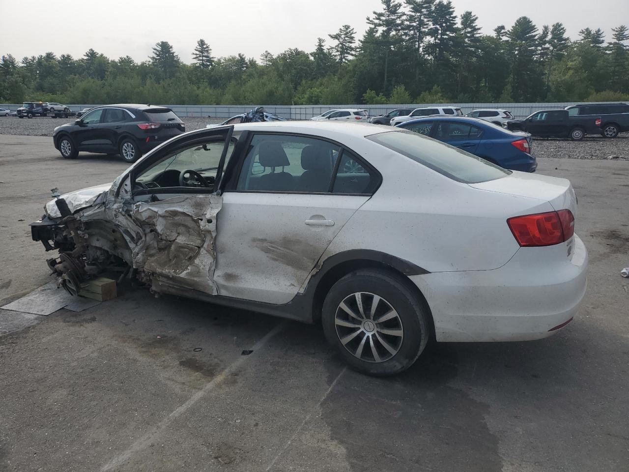 Volkswagen Jetta Base Image 2