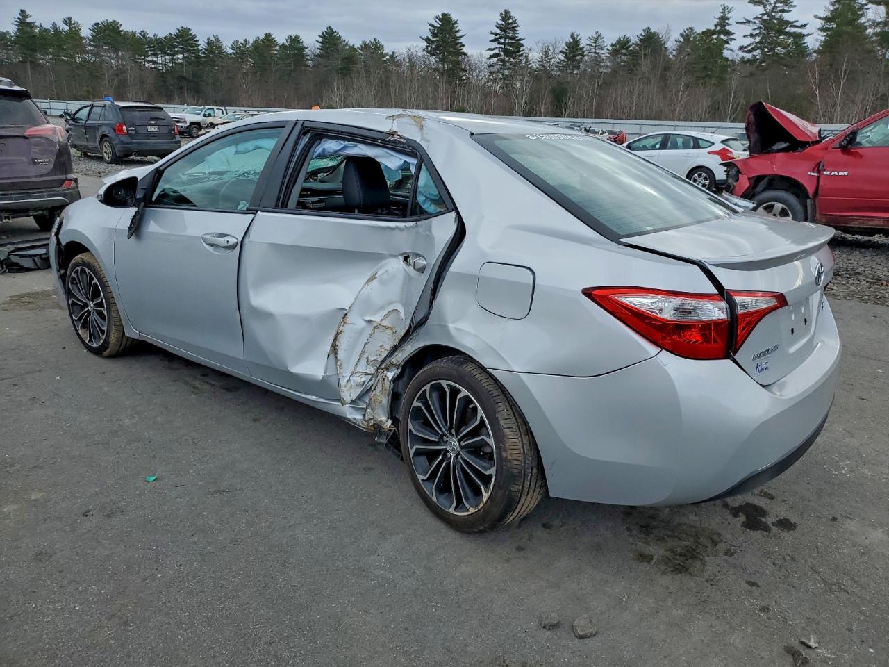 Toyota Corolla L Image 2