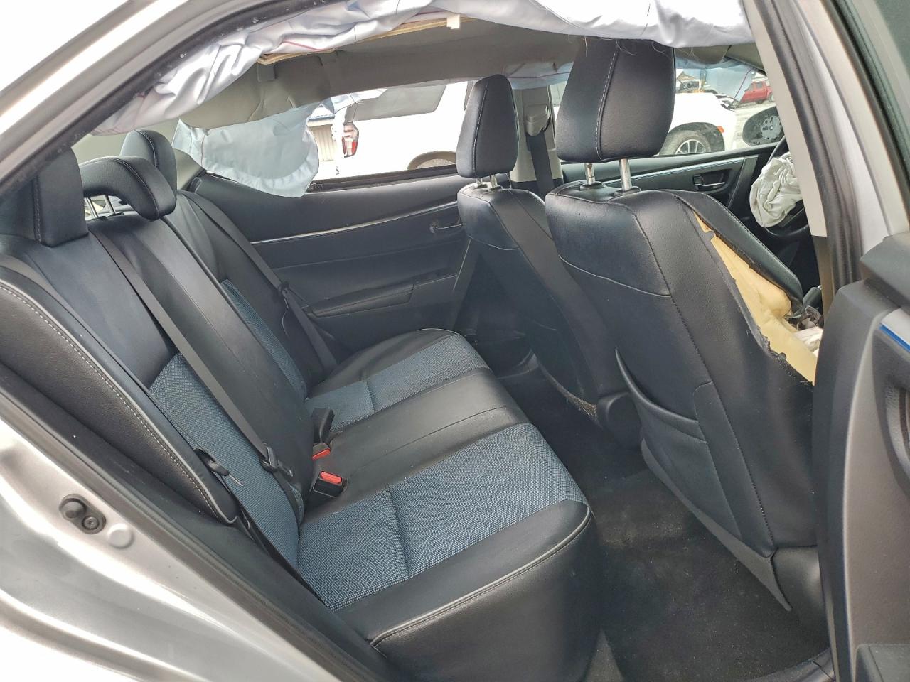 Toyota Corolla L Image 12