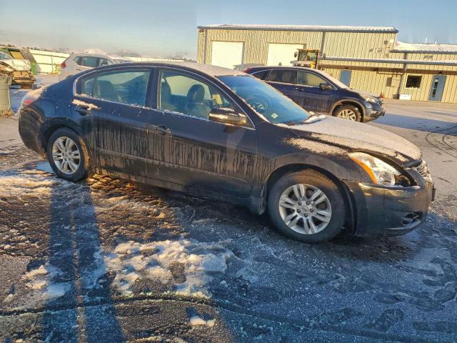 Nissan Altima Base Image 12