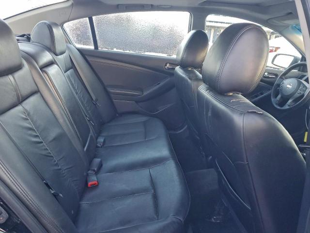 Nissan Altima Base Image 8