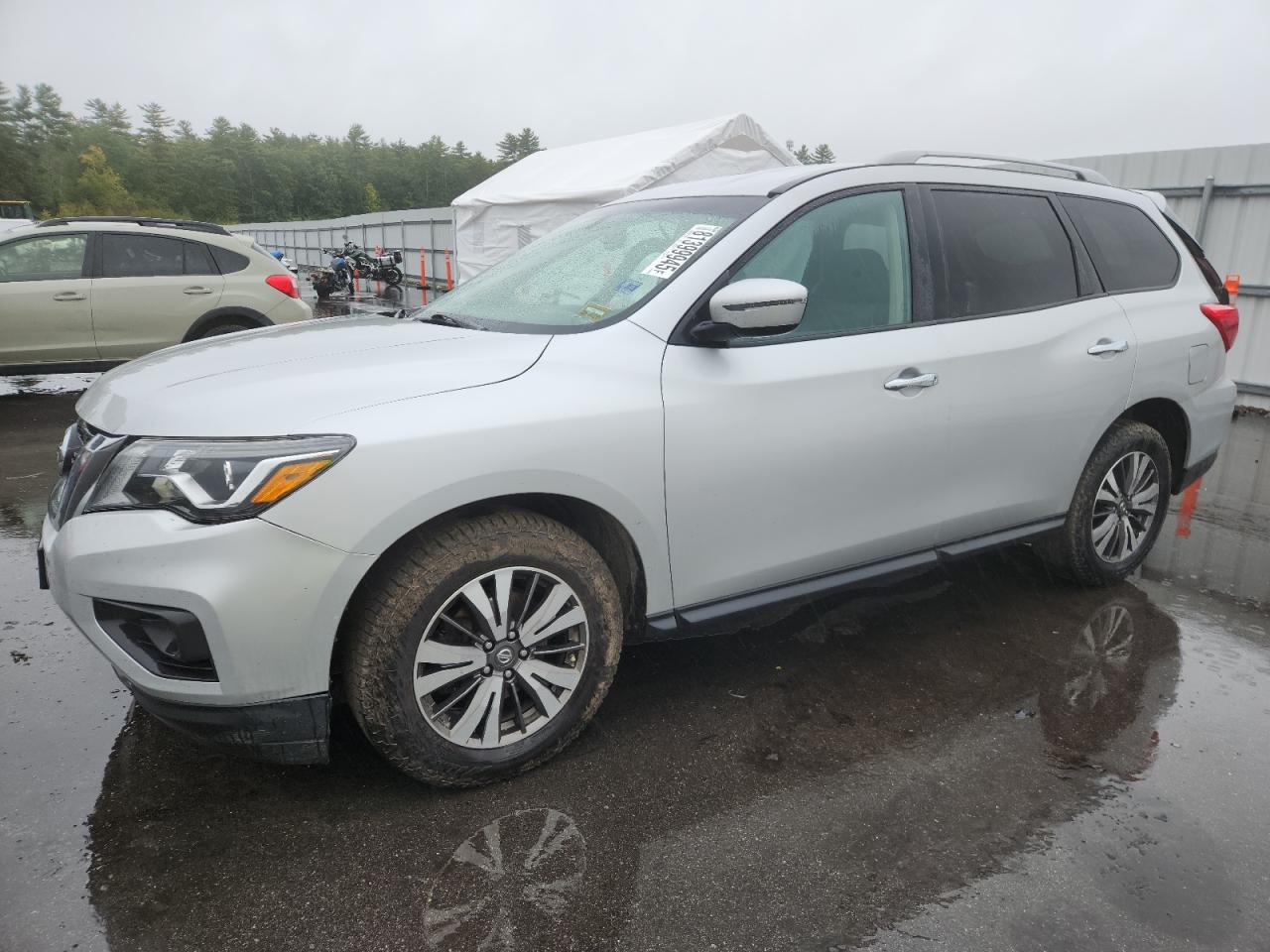 Nissan Pathfinder S Image 1