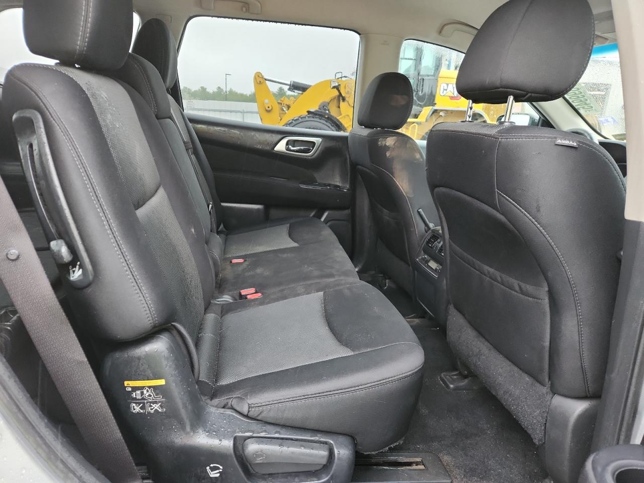 Nissan Pathfinder S Image 9