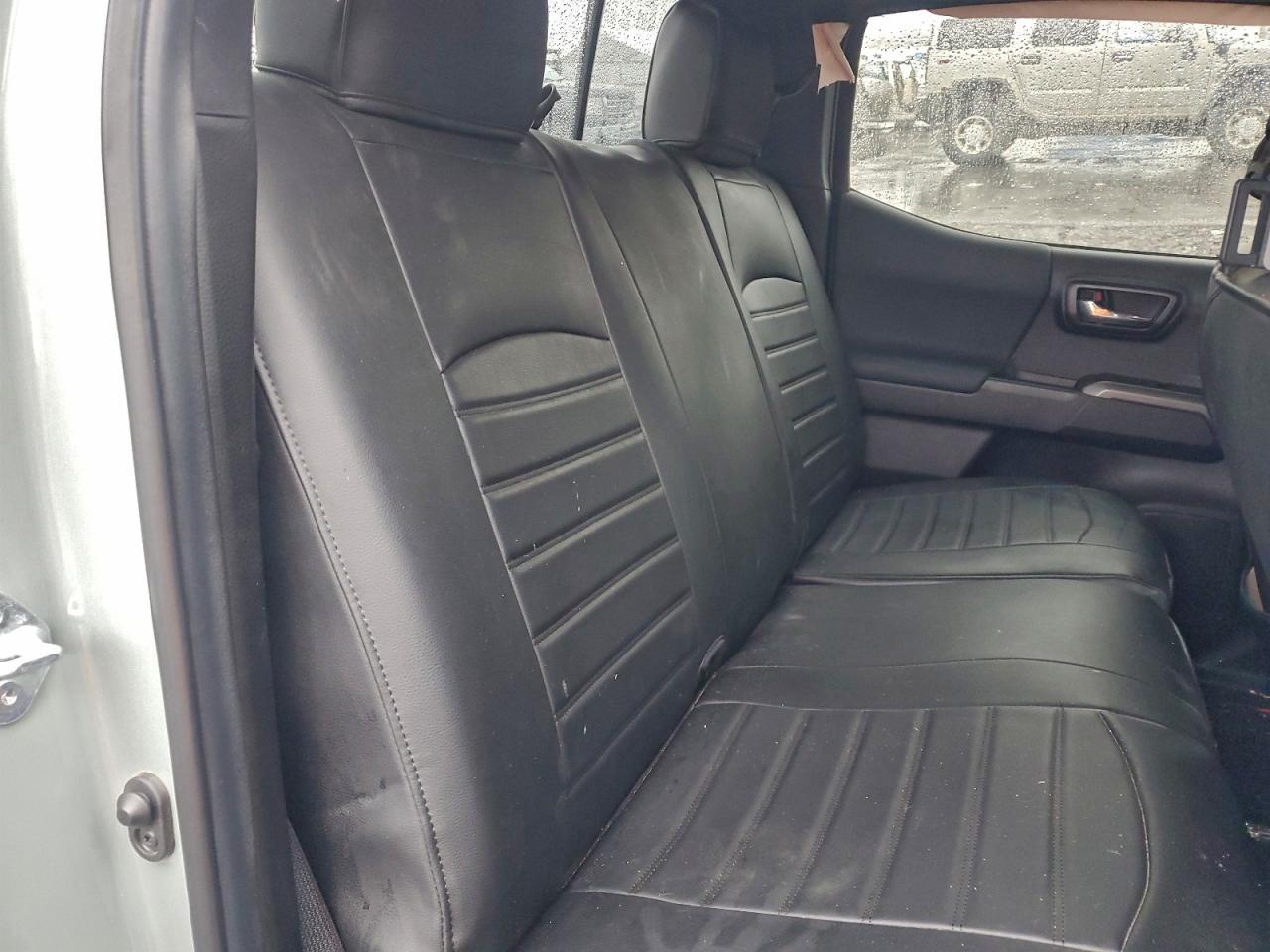 Toyota Tacoma Double Cab Image 3