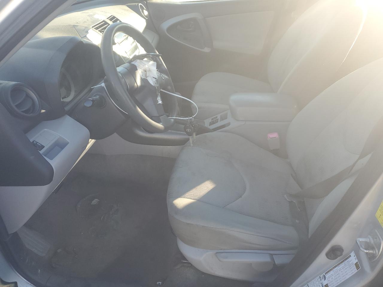 Toyota RAV4 Image 13