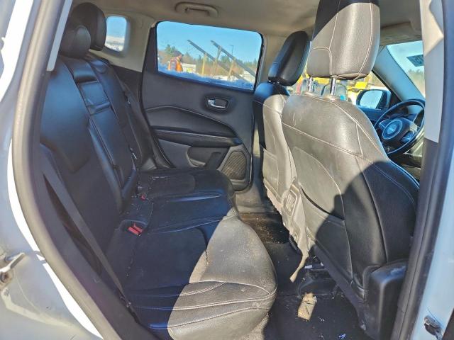 Jeep Compass Latitude Image 2