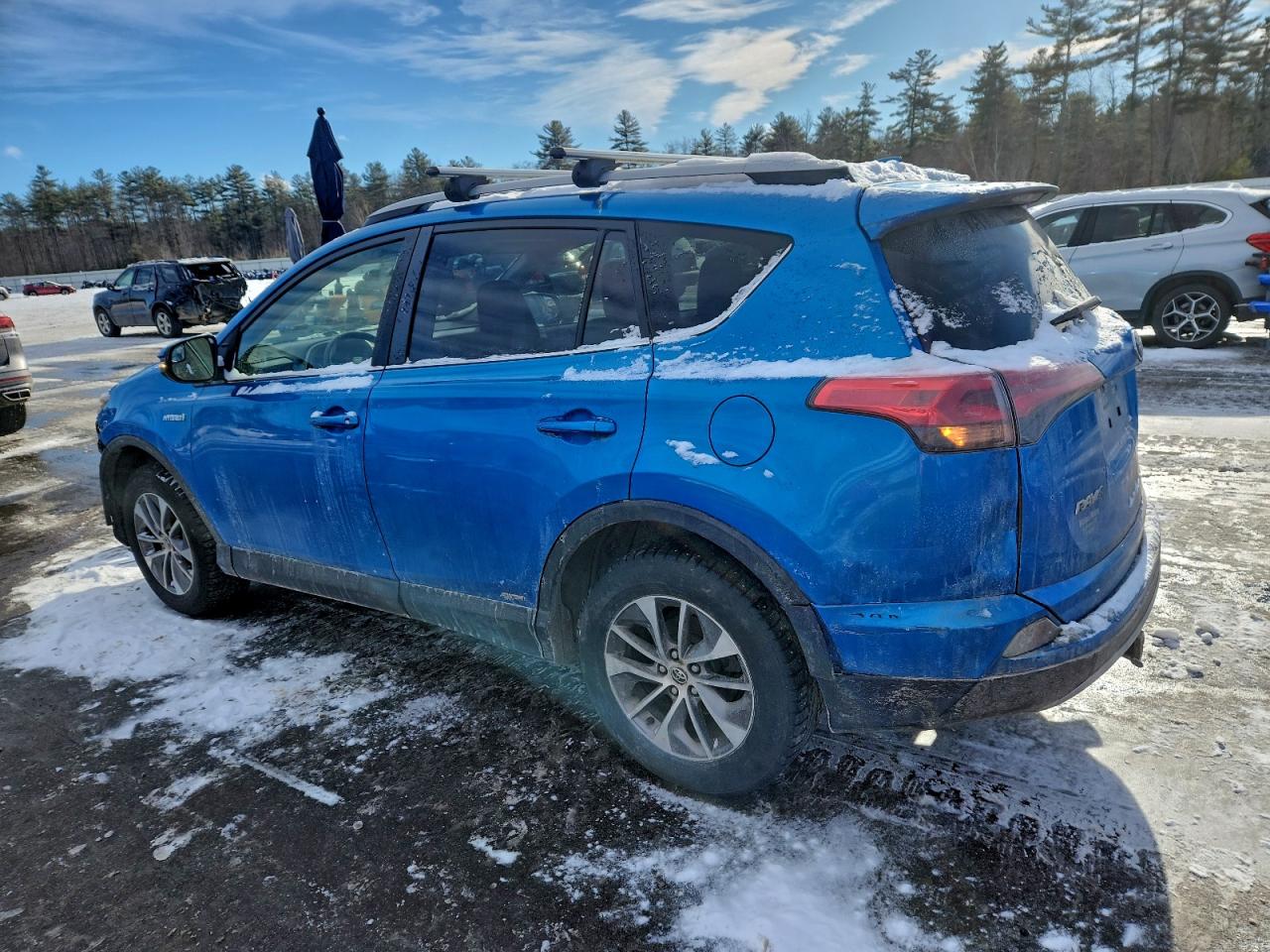 Toyota RAV4 Le Image 4