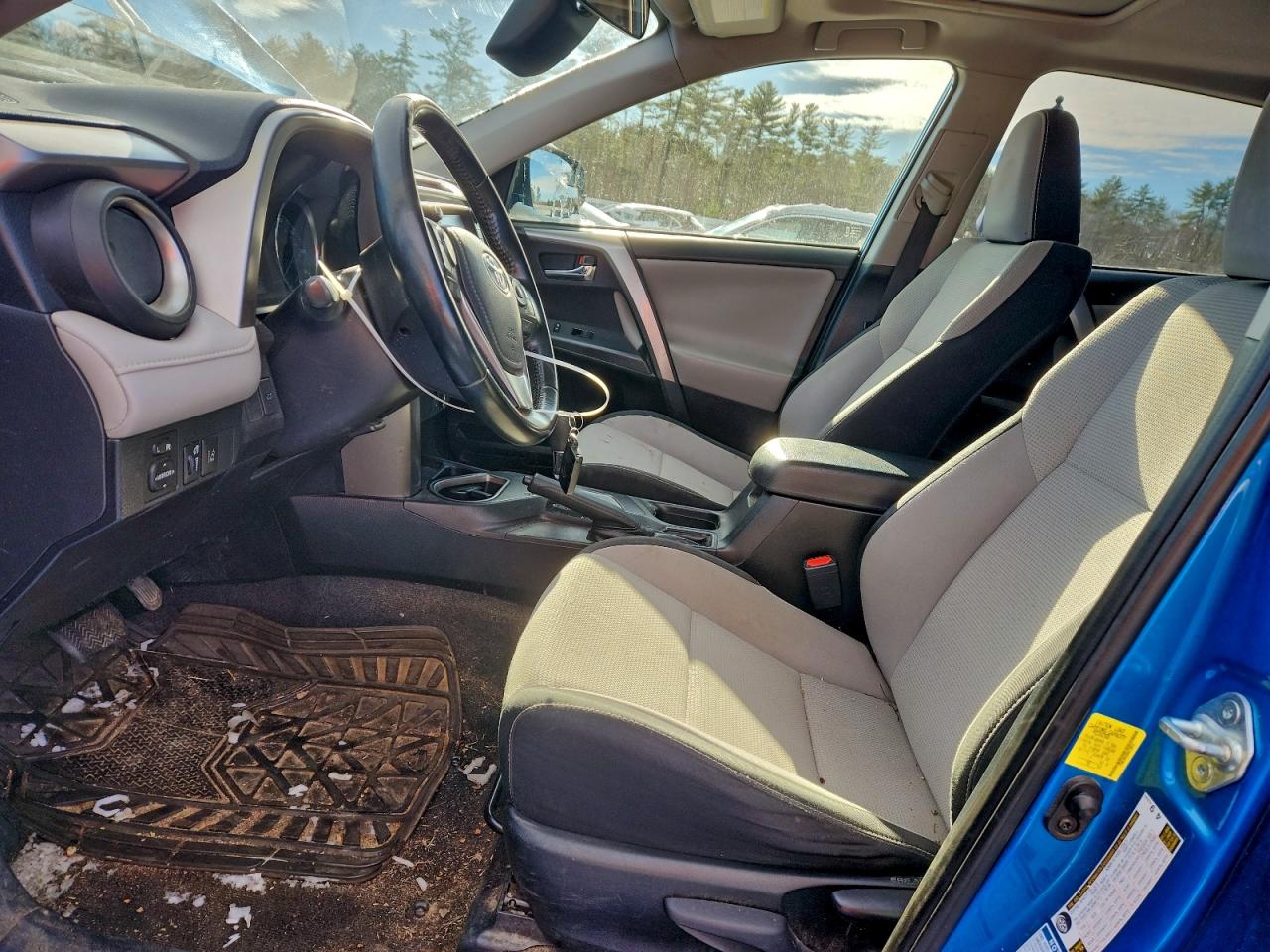 Toyota RAV4 Le Image 12