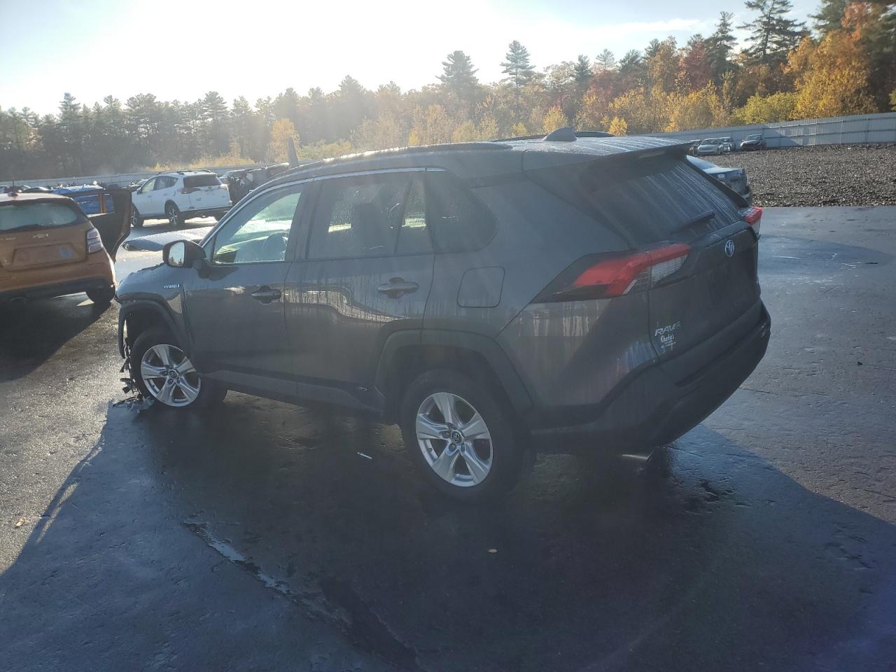 Toyota RAV4 Le Image 4