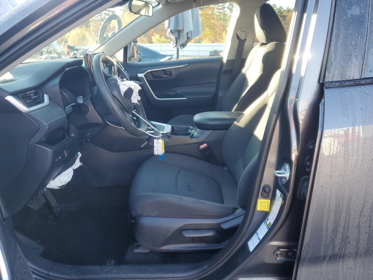 Toyota RAV4 Le Image 9