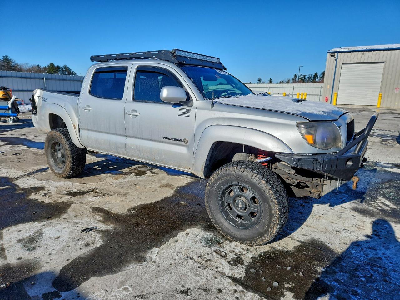 Toyota Tacoma Double Cab Image 3