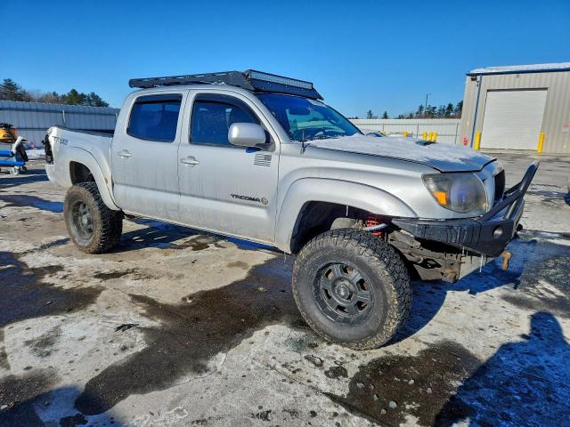 Toyota Tacoma Double Cab Image 3