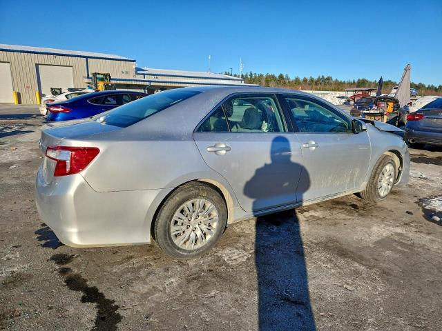 Toyota Camry L Image 12