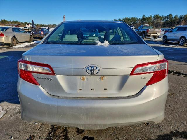 Toyota Camry L Image 9