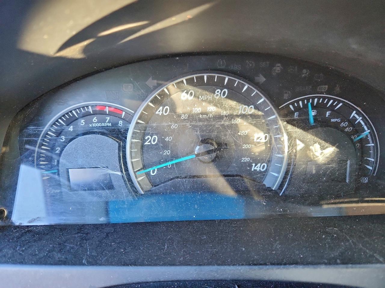 Toyota Camry L Image 8