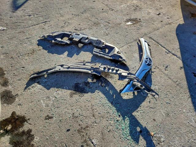 Toyota Camry L Image 2