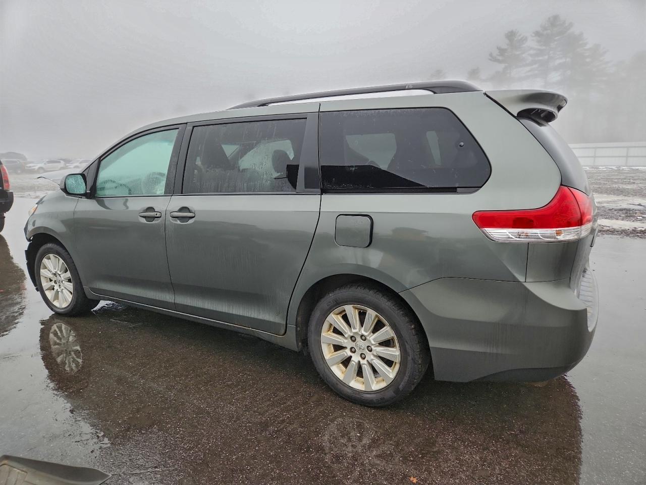 Toyota Sienna Xle Image 7