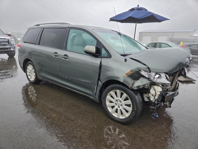 Toyota Sienna Xle Image 3