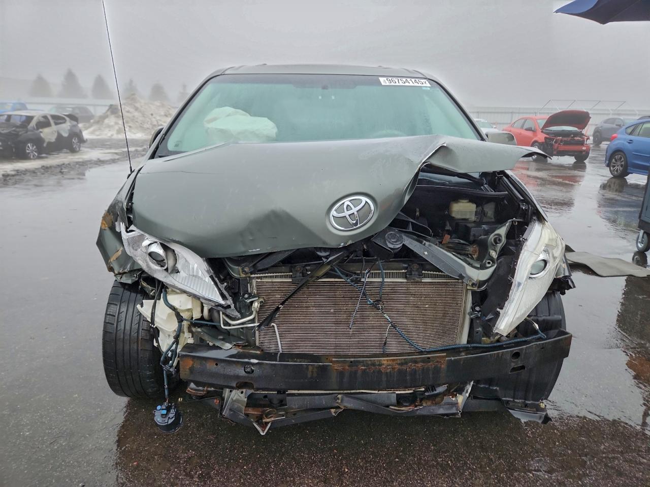 Toyota Sienna Xle Image 4