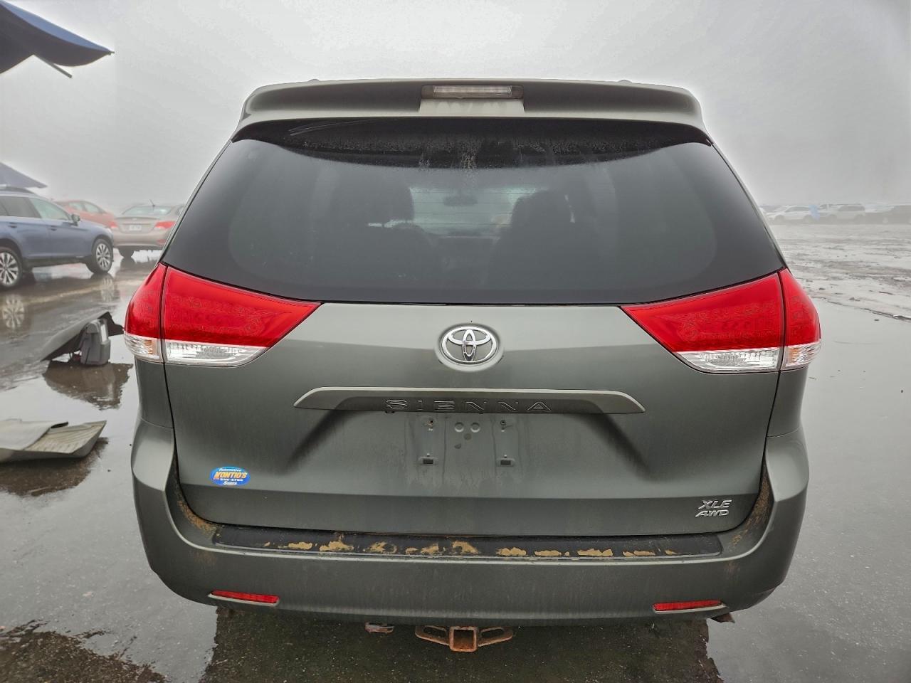 Toyota Sienna Xle Image 5