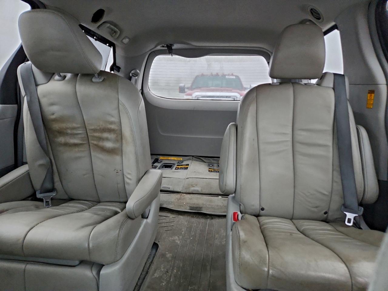 Toyota Sienna Xle Image 9