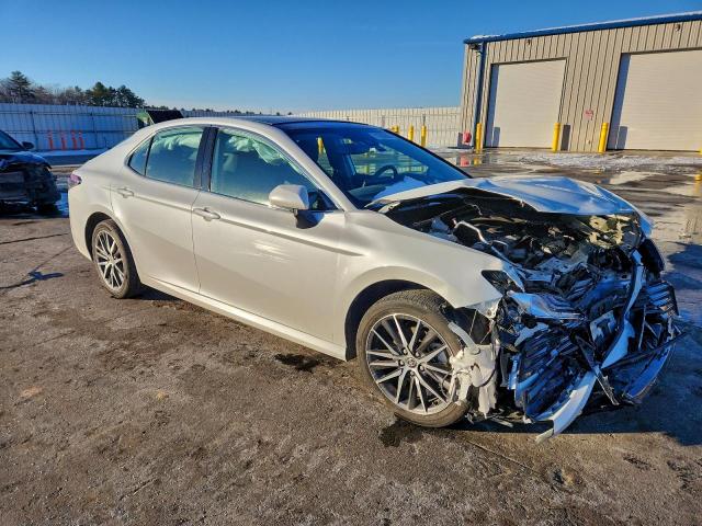 Toyota Camry Xle Image 9