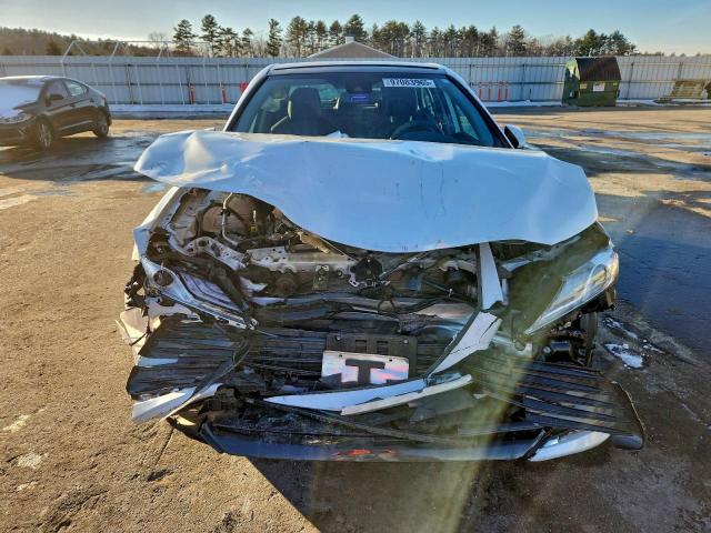 Toyota Camry Xle Image 11