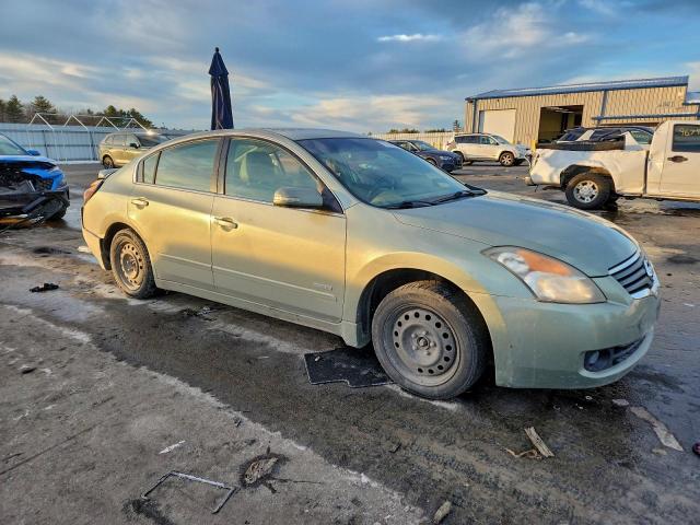 Nissan Altima Hybrid Image 2