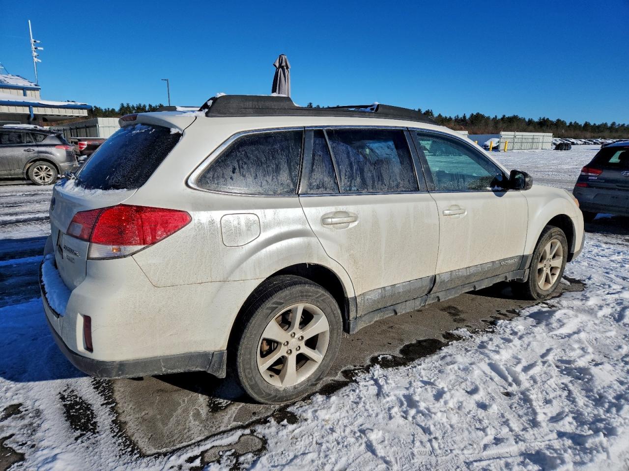 Subaru Outback 2.5i Image 10