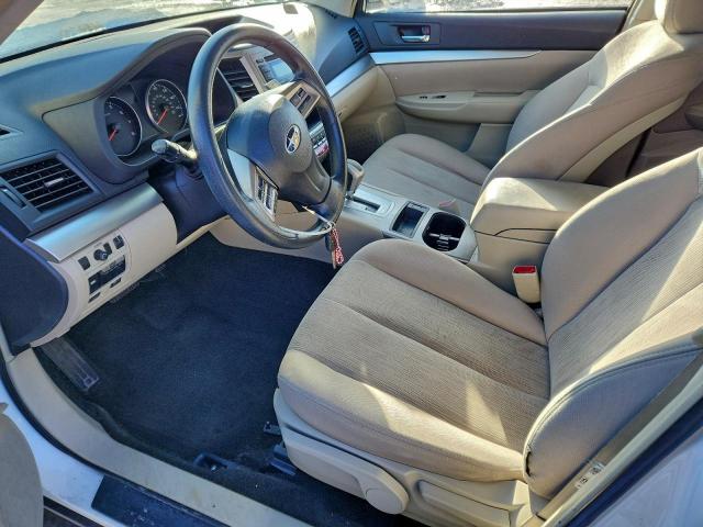 Subaru Outback 2.5i Image 5