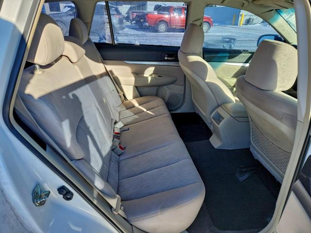 Subaru Outback 2.5i Image 9