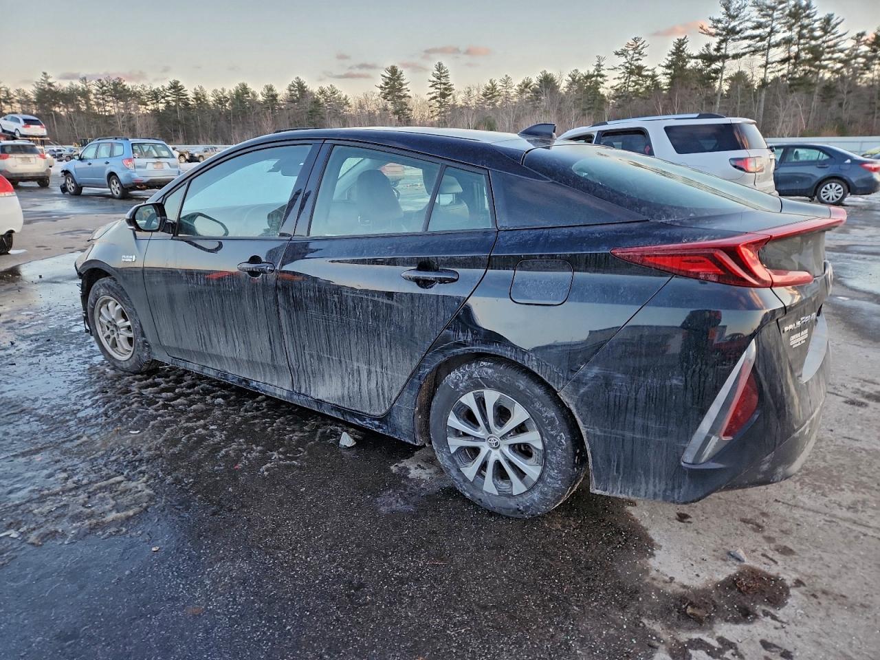 Toyota Prius Le Image 4