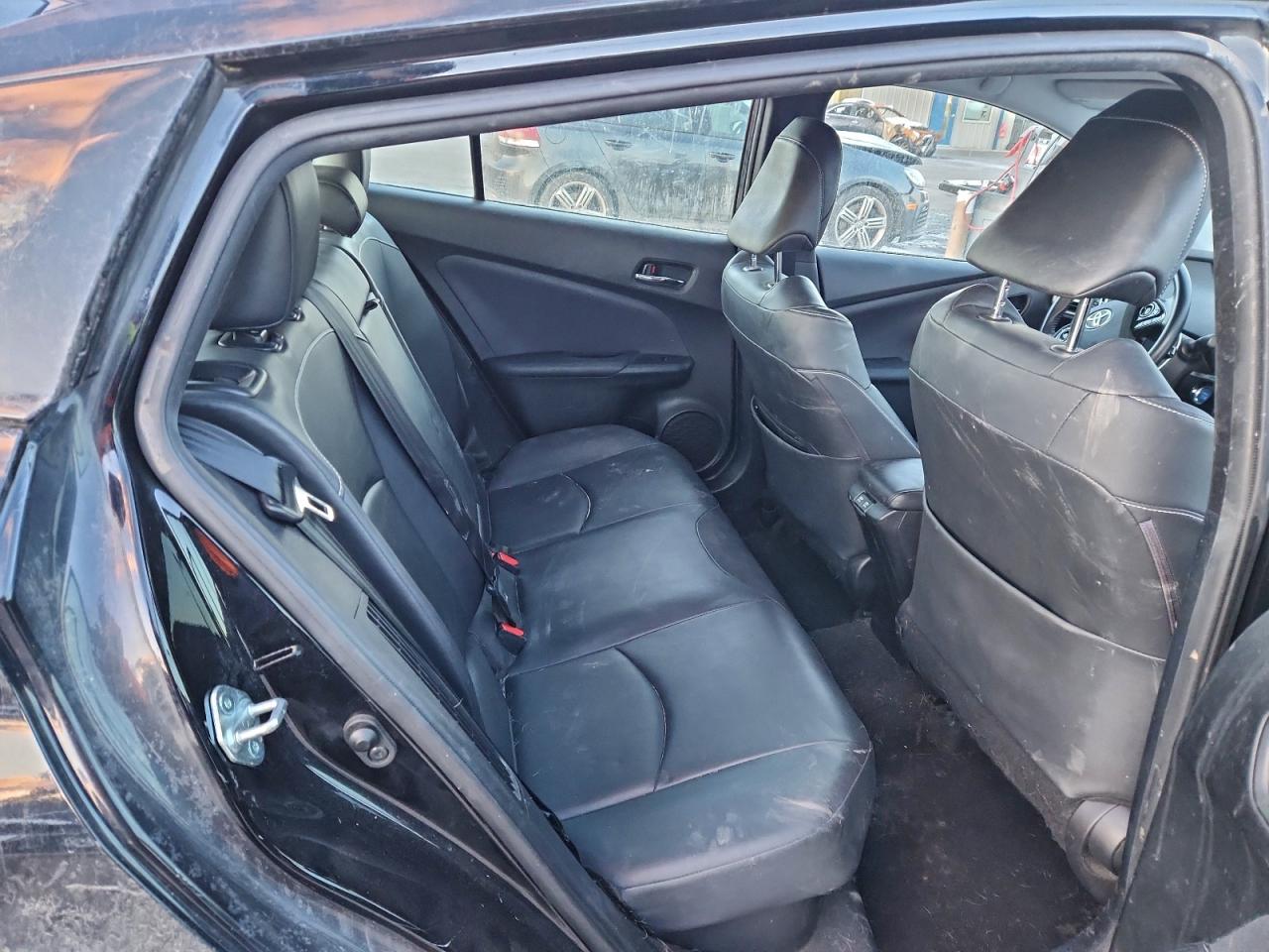 Toyota Prius Le Image 6