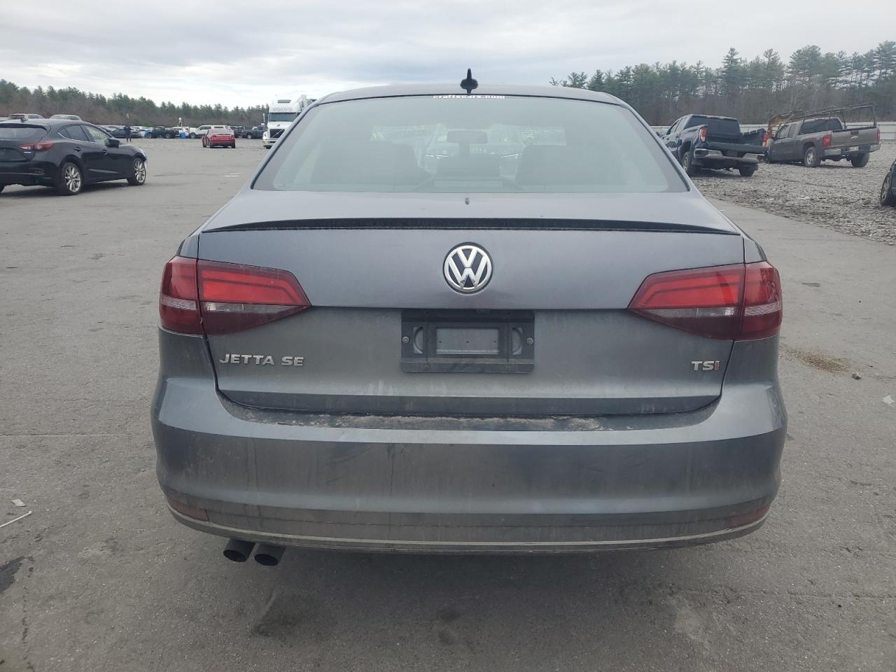 Volkswagen Jetta Sport Image 3