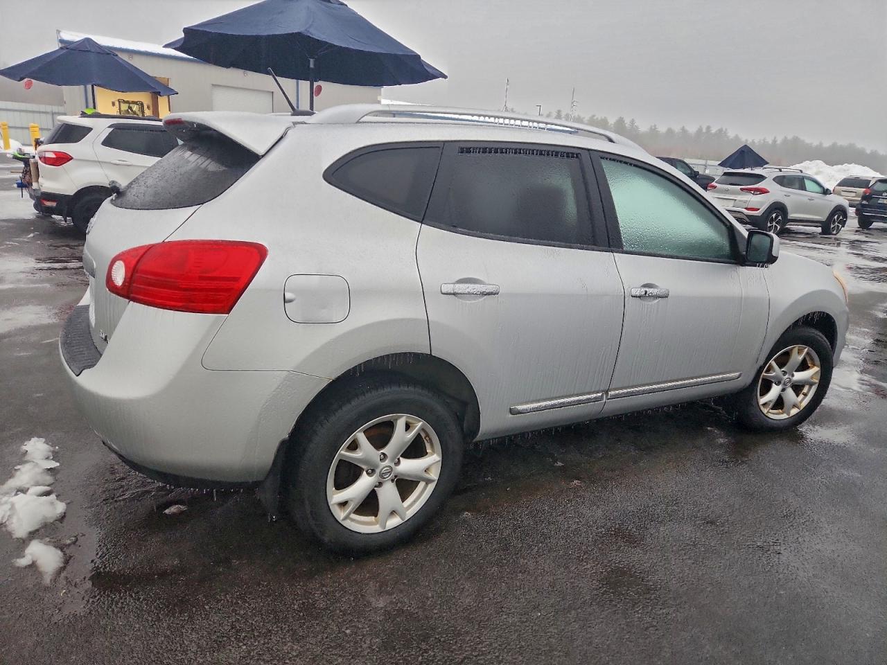 Nissan Rogue S Image 3