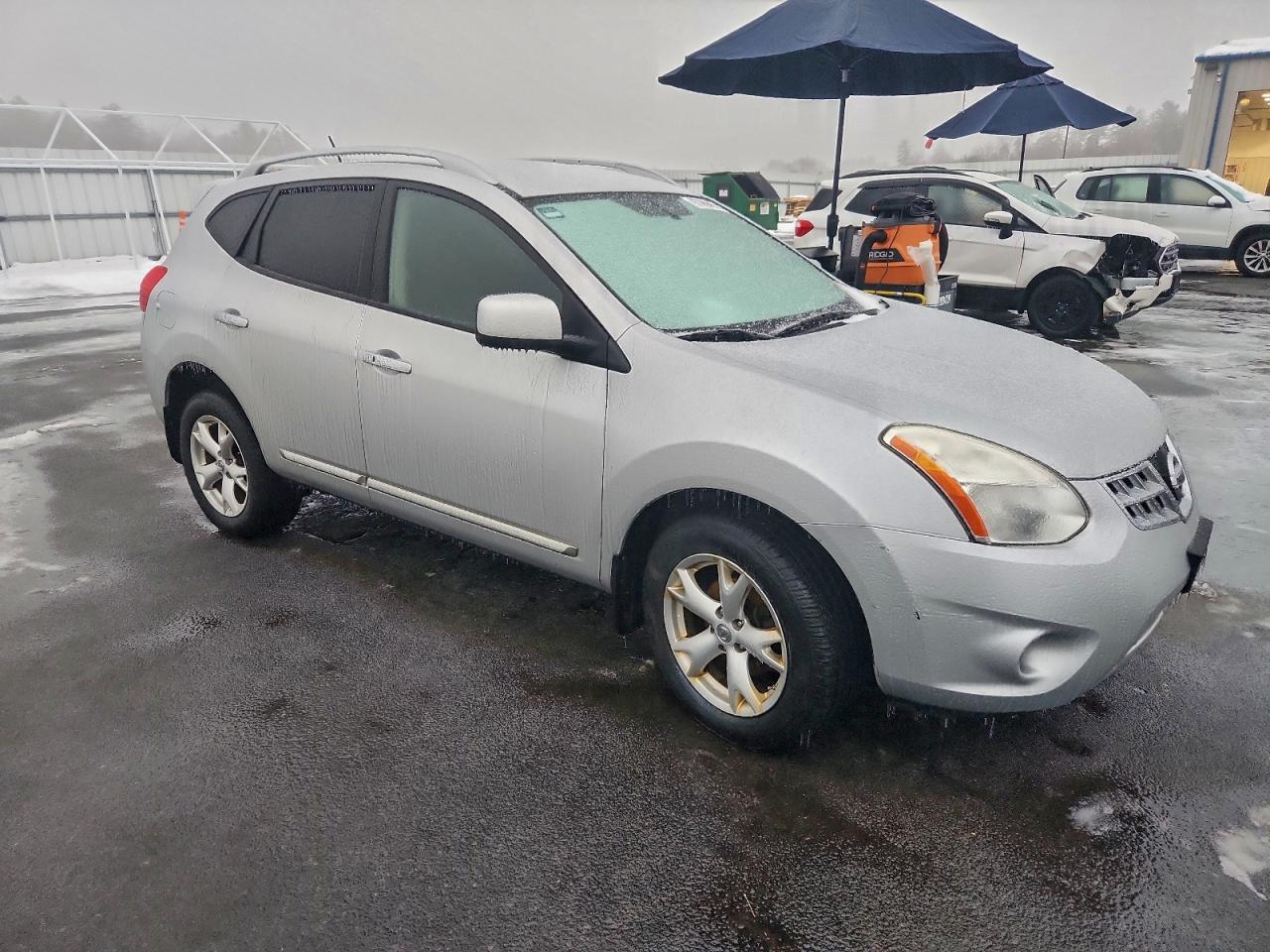 Nissan Rogue S Image 2