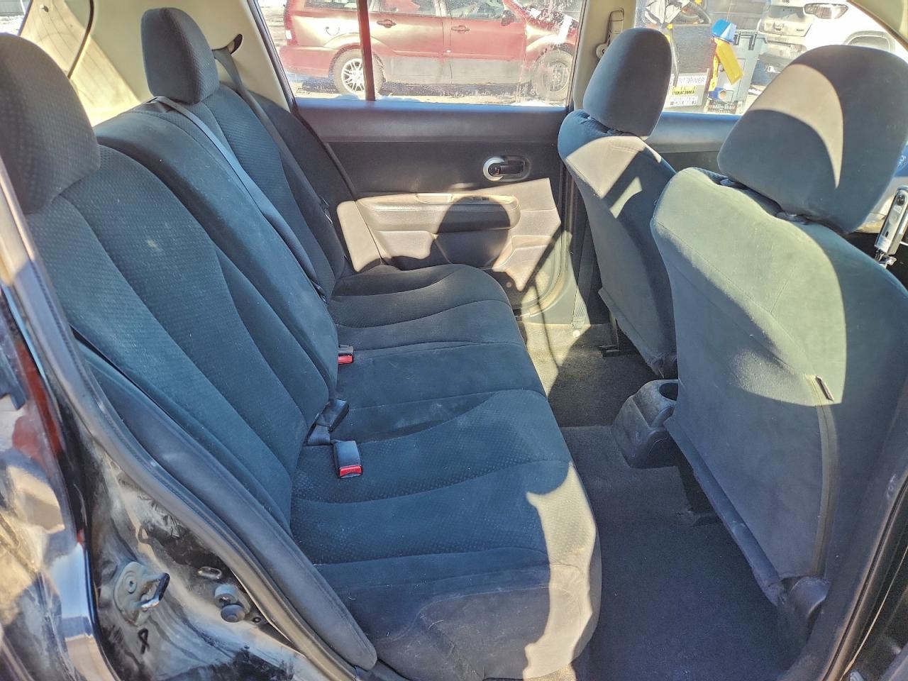 Nissan Versa S Image 11