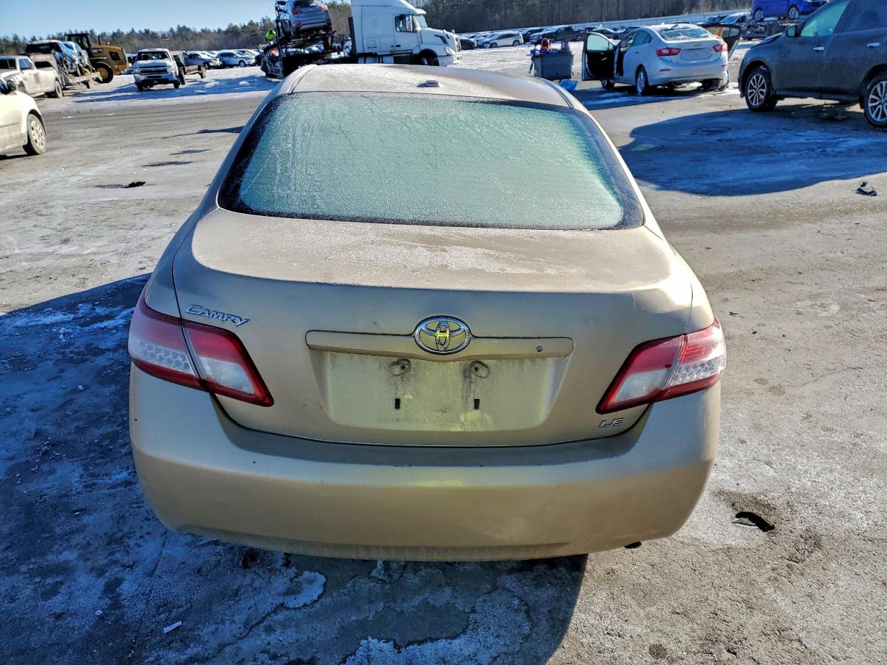 Toyota Camry Base Image 4