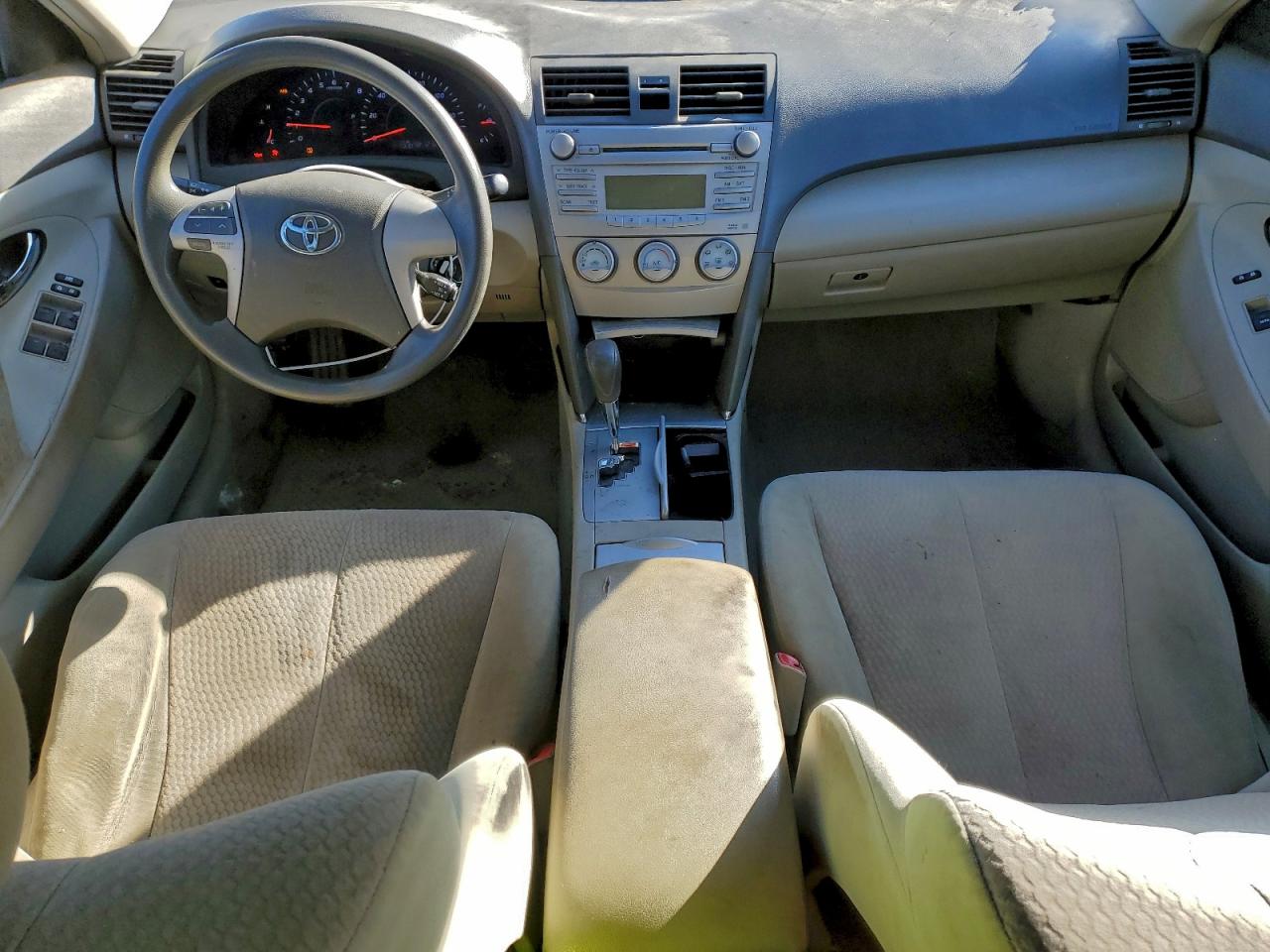 Toyota Camry Base Image 3