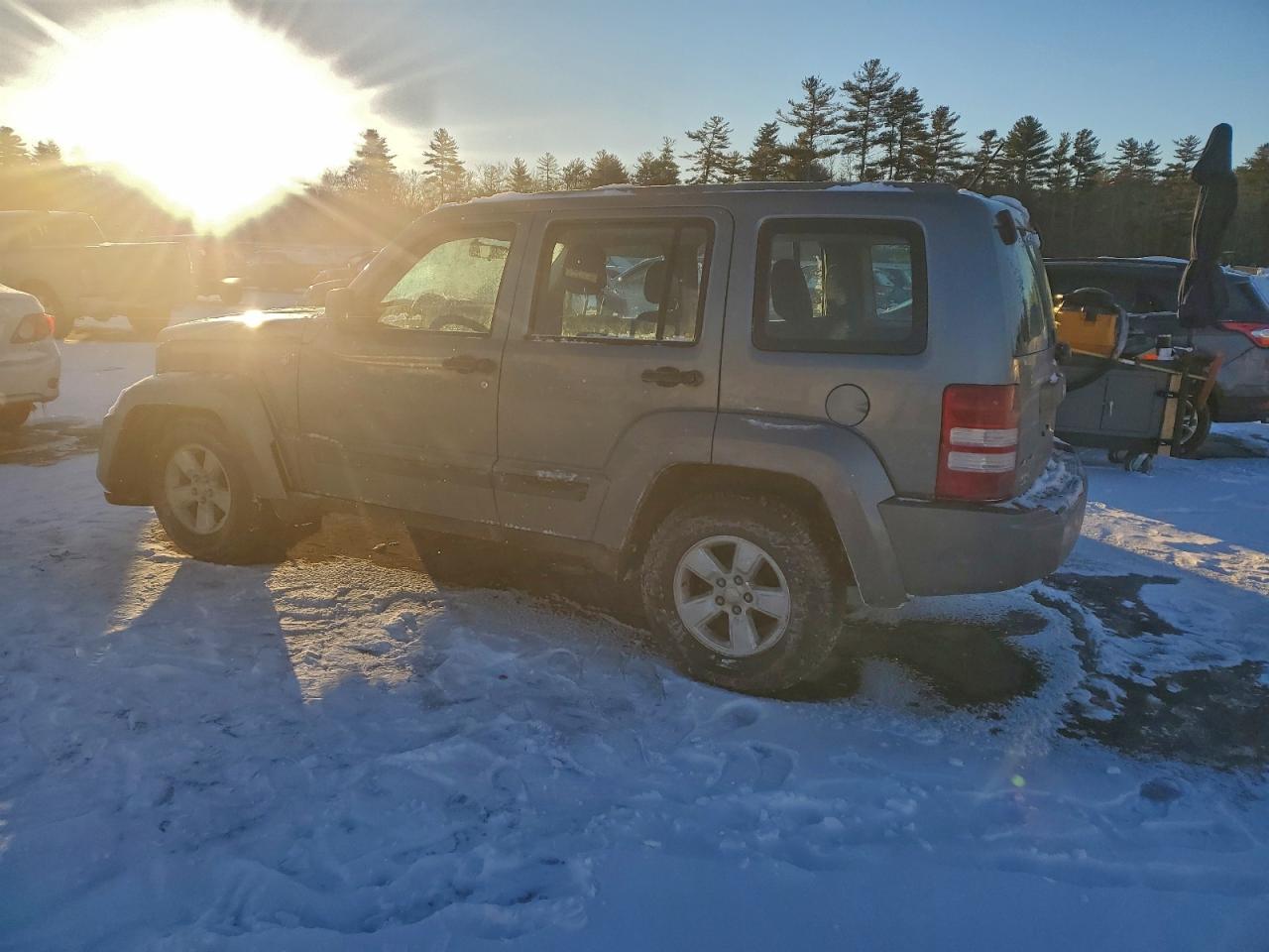 Jeep Liberty Sport Image 3