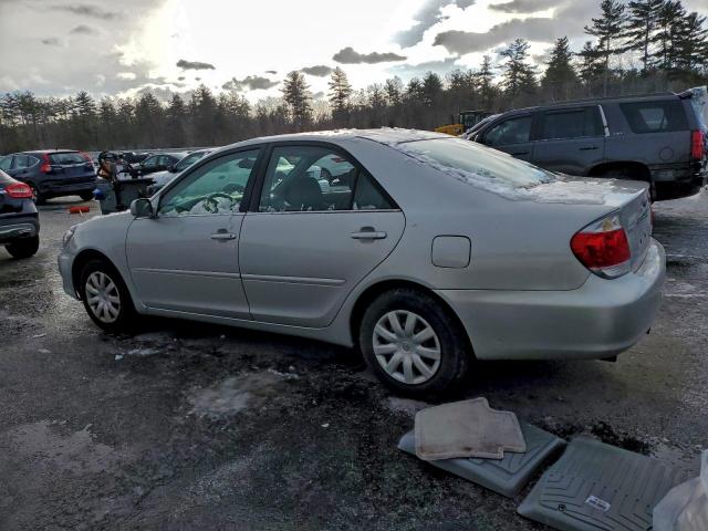 Toyota Camry Le Image 2