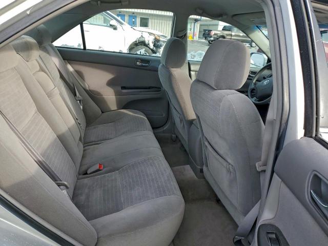 Toyota Camry Le Image 5