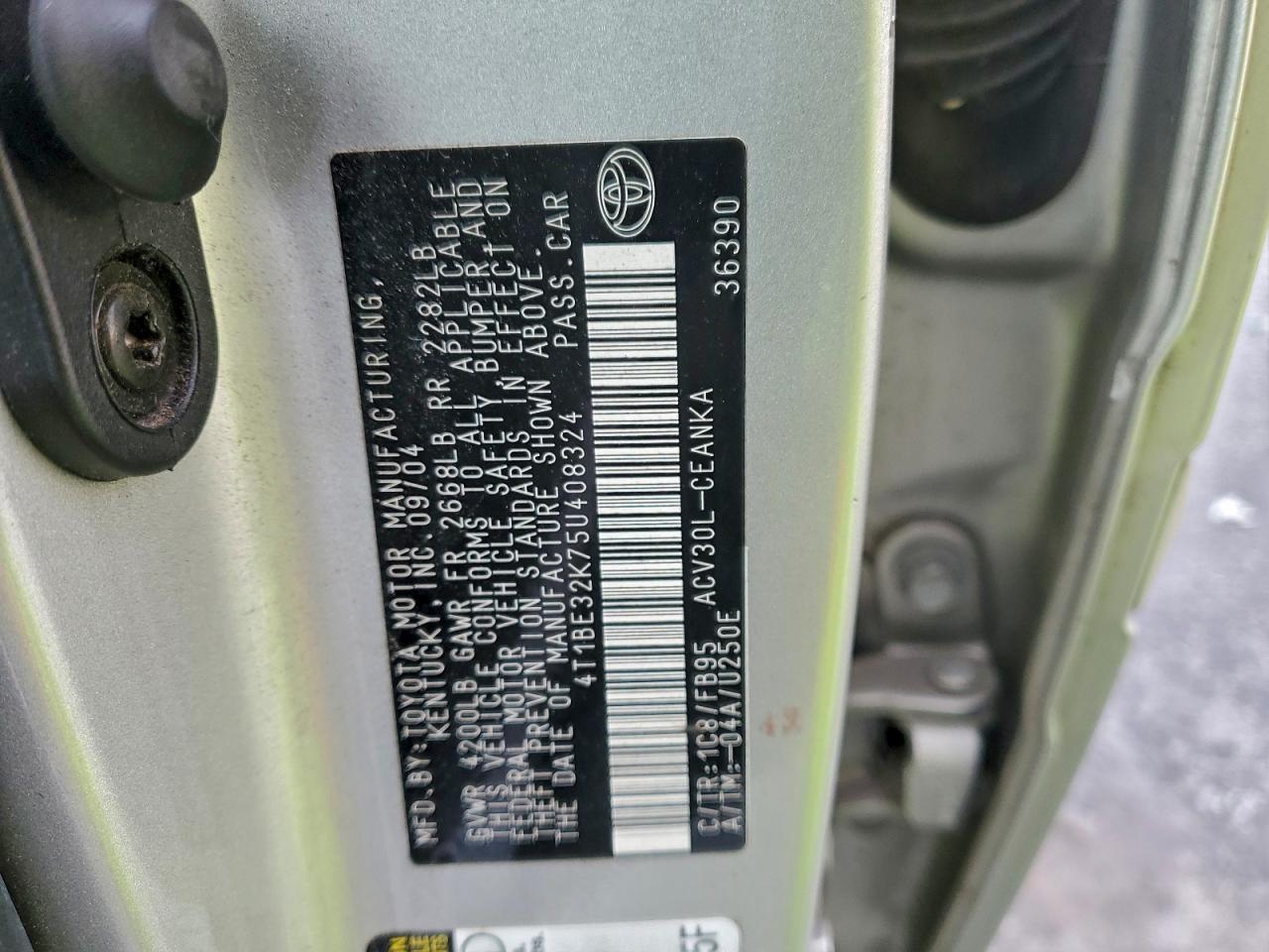 Toyota Camry Le Image 9